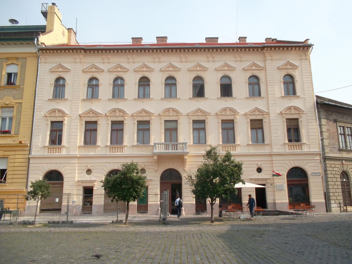 Budapest – III Kerület – Fő tér 2