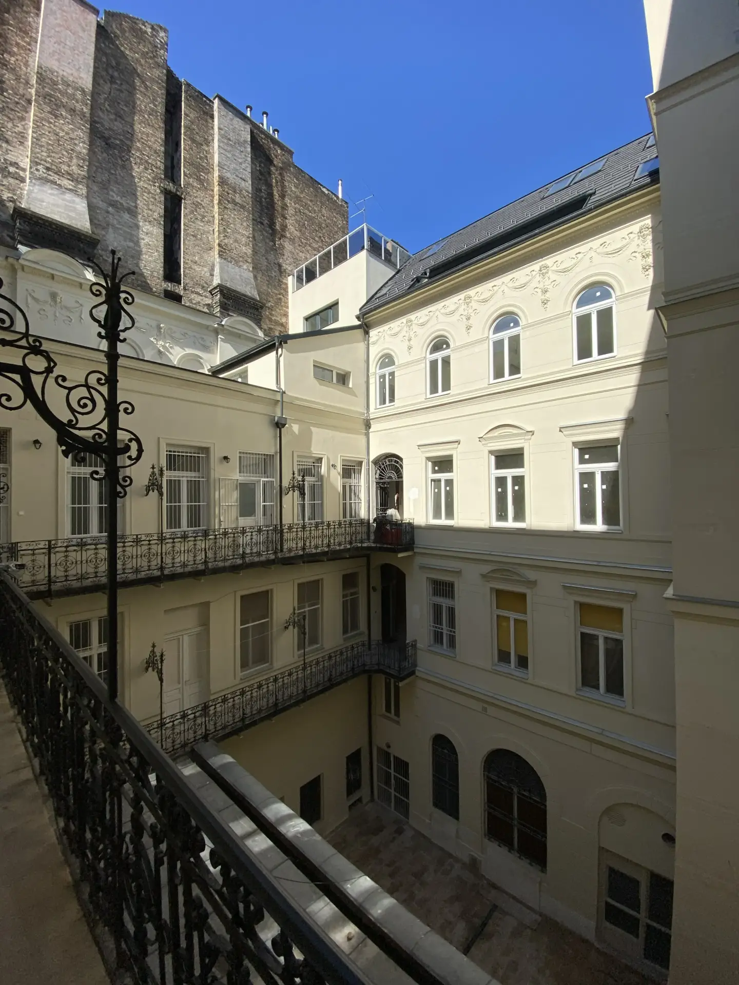 Sas utca 14. tetőtér beépítés