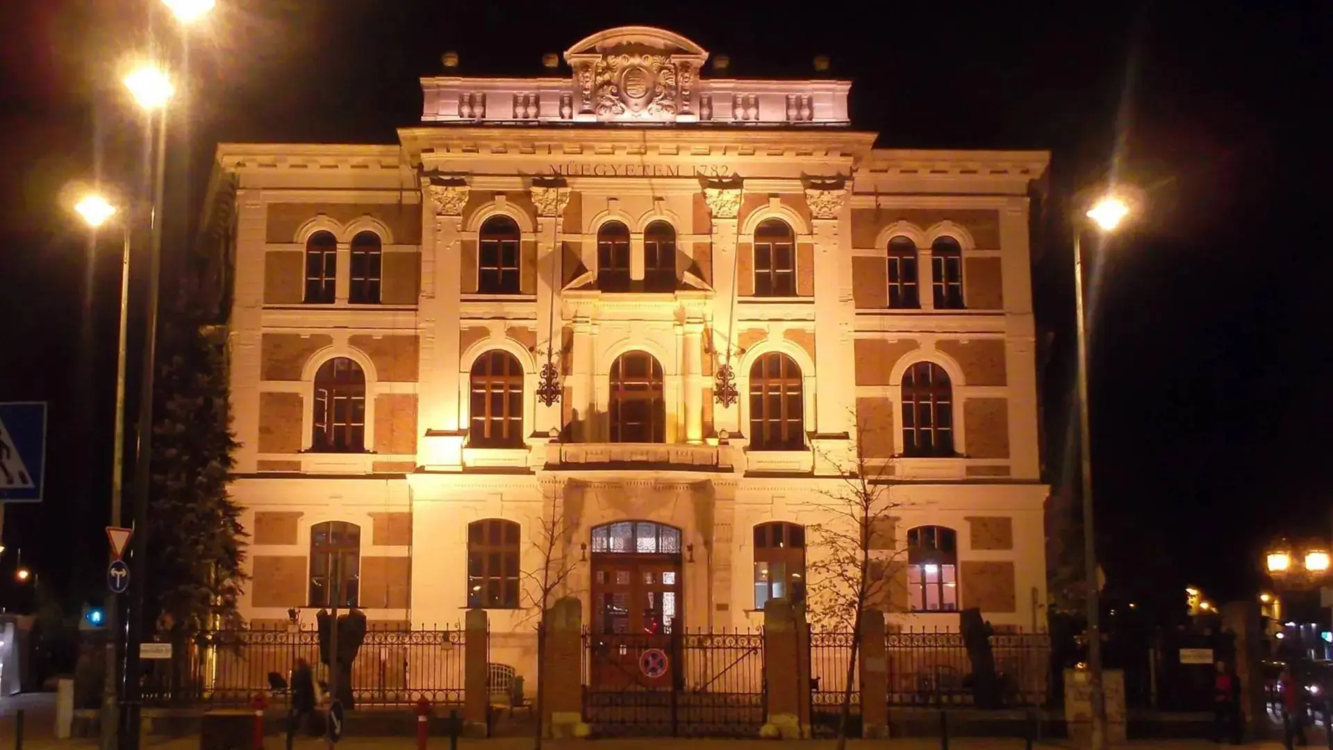 muegyetem-fohomlokzat-baumit-2014-ev-homlokzata-kulondij