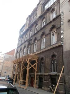 Aradi utca - Homlokzat felújítás és homlokzati nyílászáró csere 7